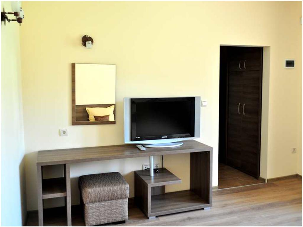 Yustina Villas Guest House Habitación foto